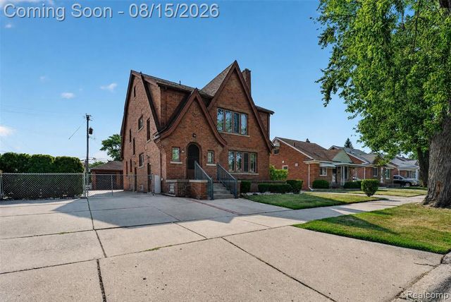 9235 Hubert Avenue, Allen Park, MI 48101