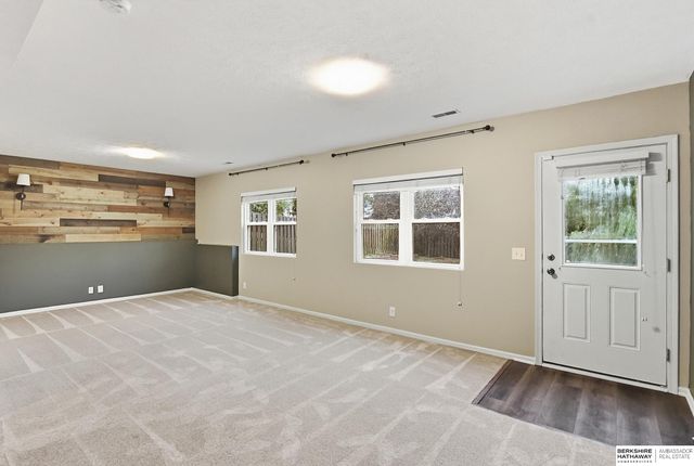 1733 NW Flader Court, Lincoln, NE 68528