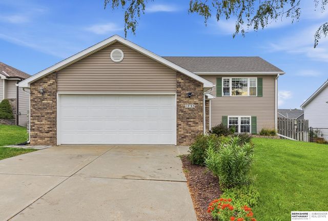 1733 NW Flader Court, Lincoln, NE 68528