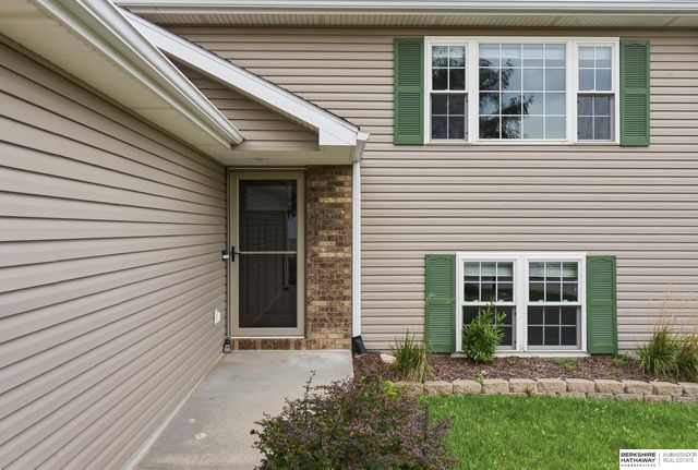 1733 NW Flader Court, Lincoln, NE 68528