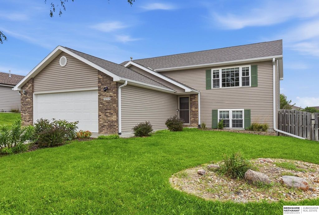 1733 NW Flader Court, Lincoln, NE 68528