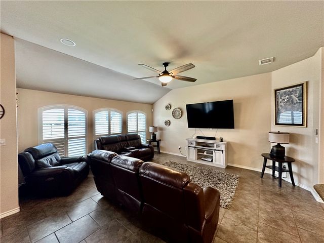 7534 Cannes, Corpus Christi, TX 78414