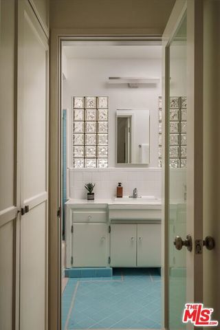 2429 E Glenoaks Boulevard, Glendale, CA 91206
