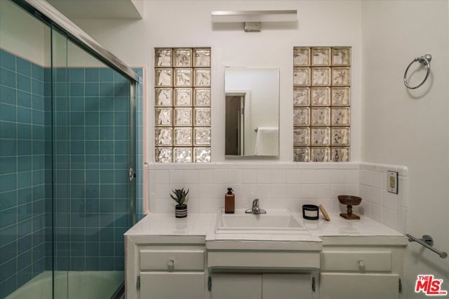 2429 E Glenoaks Boulevard, Glendale, CA 91206