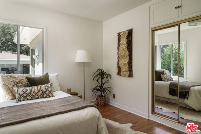 2429 E Glenoaks Boulevard, Glendale, CA 91206