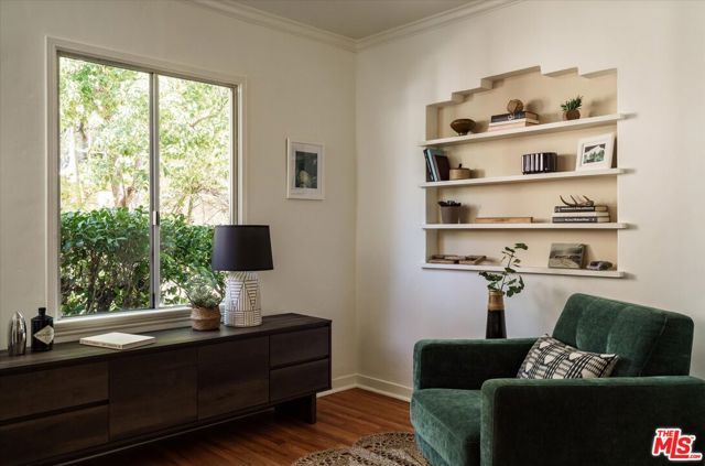 2429 E Glenoaks Boulevard, Glendale, CA 91206