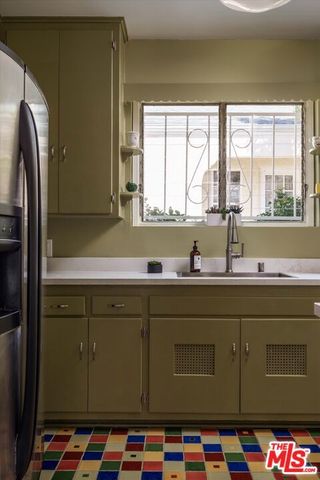 2429 E Glenoaks Boulevard, Glendale, CA 91206