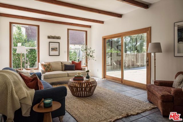 2429 E Glenoaks Boulevard, Glendale, CA 91206