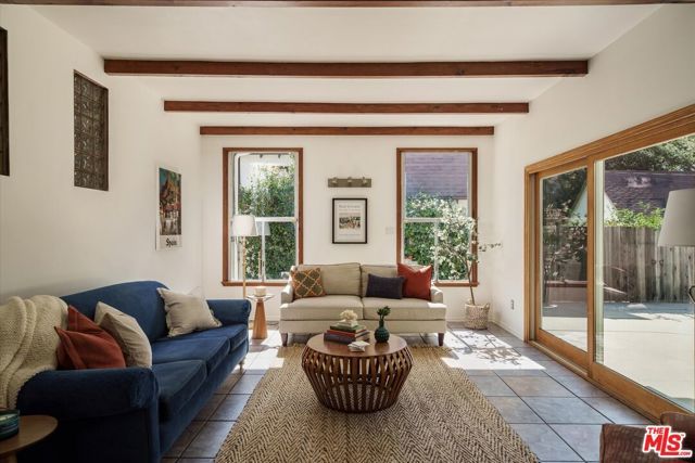 2429 E Glenoaks Boulevard, Glendale, CA 91206
