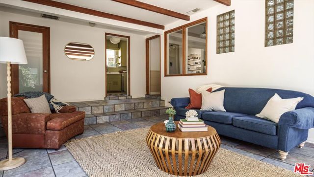 2429 E Glenoaks Boulevard, Glendale, CA 91206