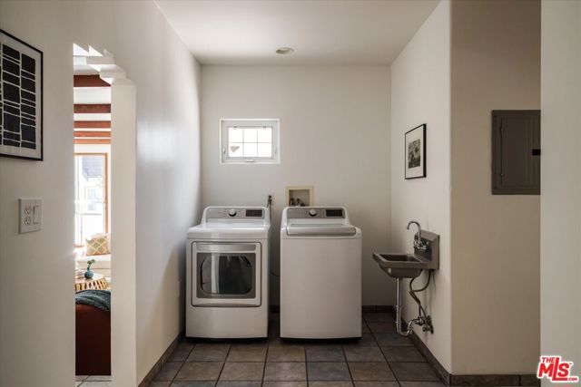 2429 E Glenoaks Boulevard, Glendale, CA 91206