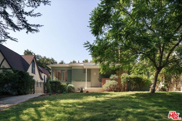 2429 E Glenoaks Boulevard, Glendale, CA 91206