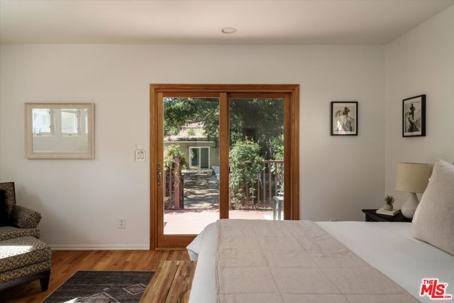 2429 E Glenoaks Boulevard, Glendale, CA 91206