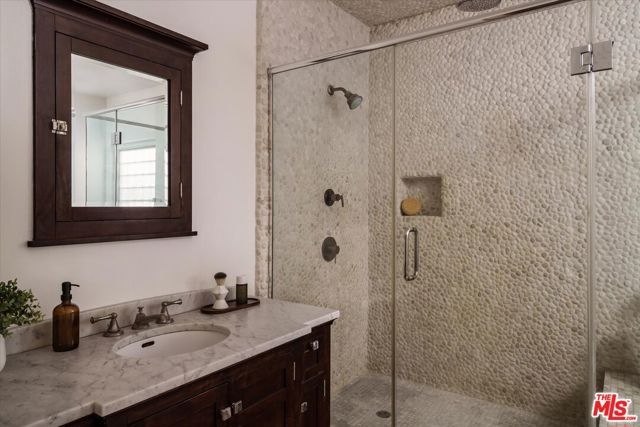 2429 E Glenoaks Boulevard, Glendale, CA 91206
