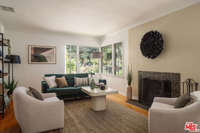 2429 E Glenoaks Boulevard, Glendale, CA 91206