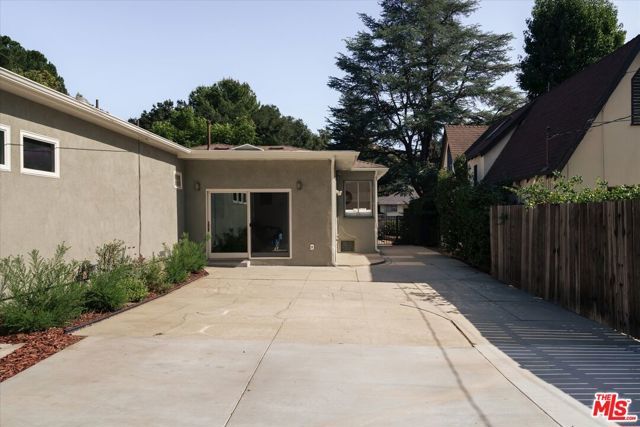2429 E Glenoaks Boulevard, Glendale, CA 91206
