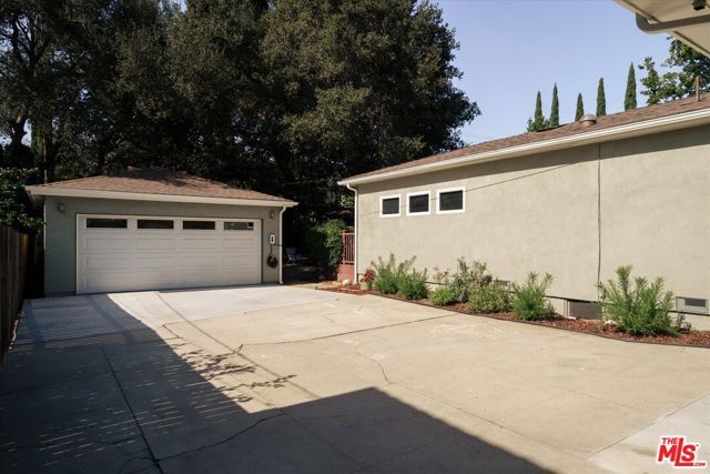 2429 E Glenoaks Boulevard, Glendale, CA 91206