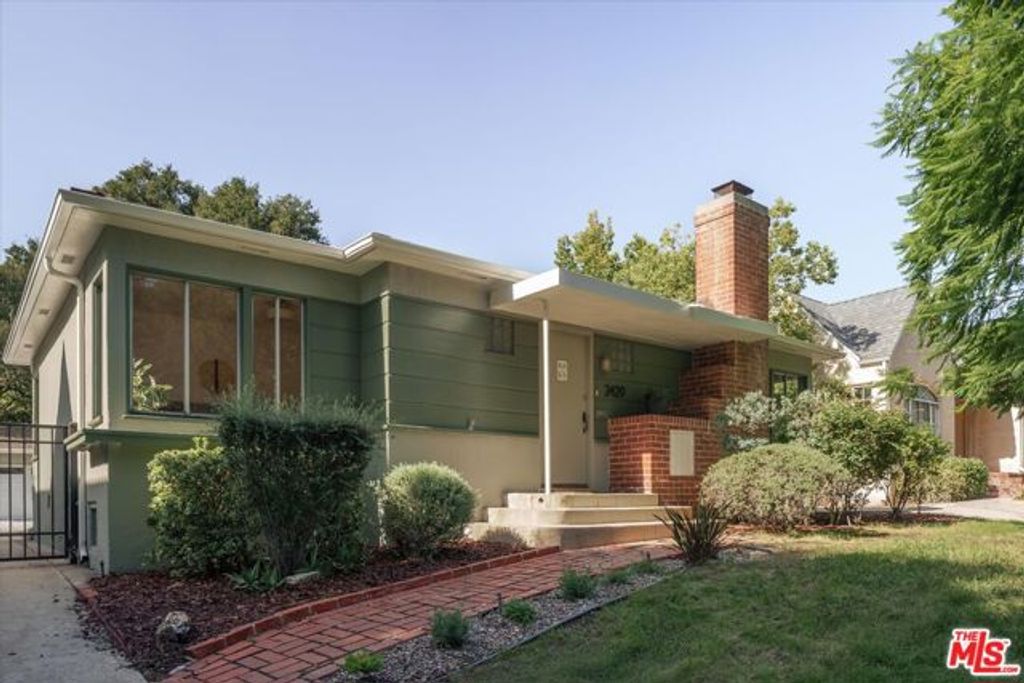 2429 E Glenoaks Boulevard, Glendale, CA 91206