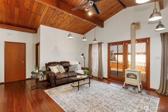 1961 E Mason Lake Drive E, Grapeview, WA 98546