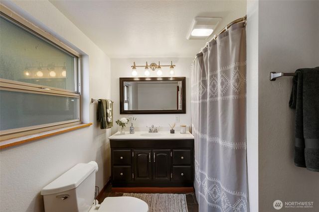 1961 E Mason Lake Drive E, Grapeview, WA 98546