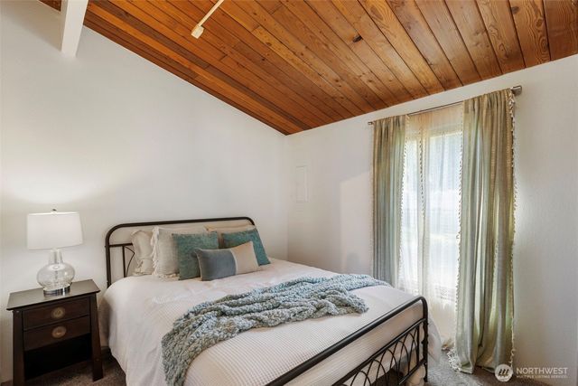 1961 E Mason Lake Drive E, Grapeview, WA 98546