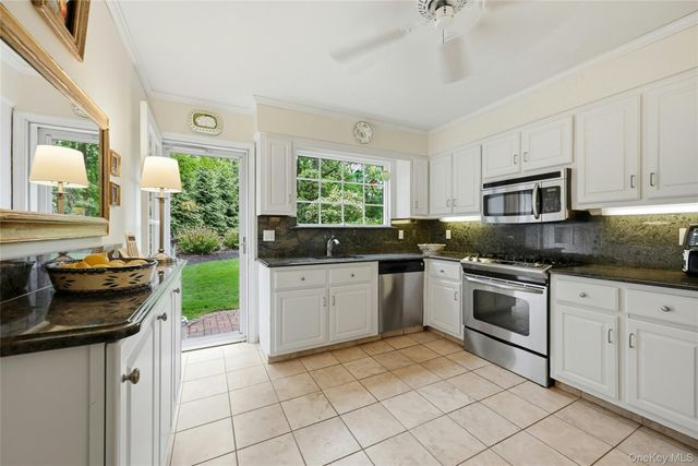 77 Bay Drive E, Huntington, NY 11743