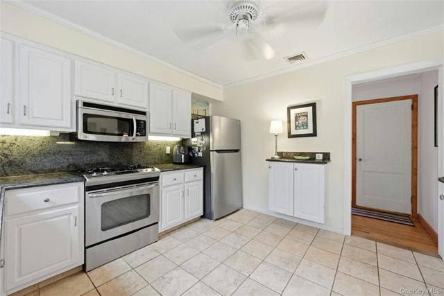 77 Bay Drive E, Huntington, NY 11743