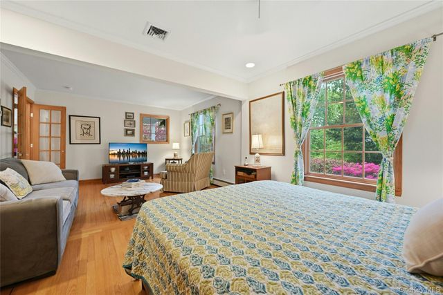 77 Bay Drive E, Huntington, NY 11743