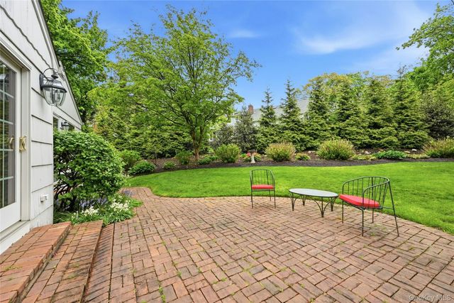 77 Bay Drive E, Huntington, NY 11743