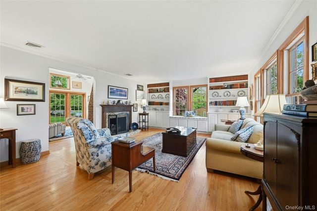 77 Bay Drive E, Huntington, NY 11743