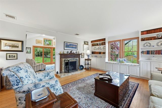 77 Bay Drive E, Huntington, NY 11743