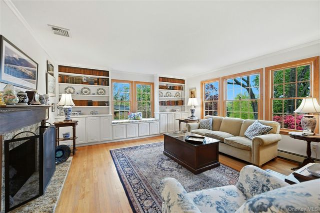 77 Bay Drive E, Huntington, NY 11743