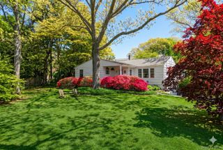 77 Bay Drive E, Huntington, NY 11743