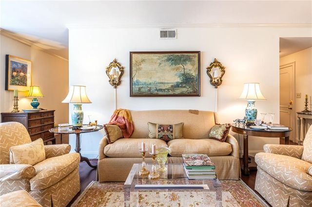 2734 Peachtree NW Road A404, Atlanta, GA 30305