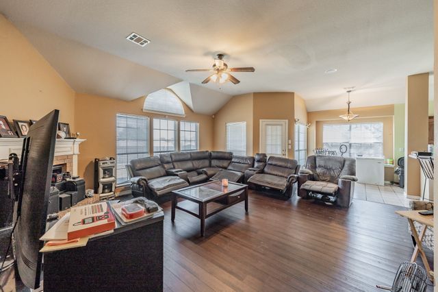 1709 Plum Creek Drive, Desoto, TX 75115