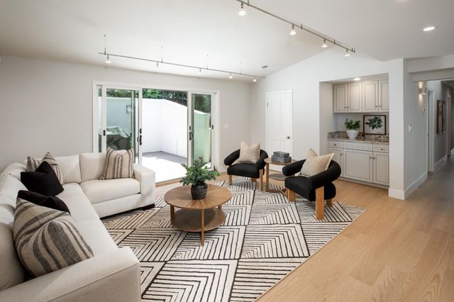 13057 La Cresta Drive, Los Altos Hills, CA 94022