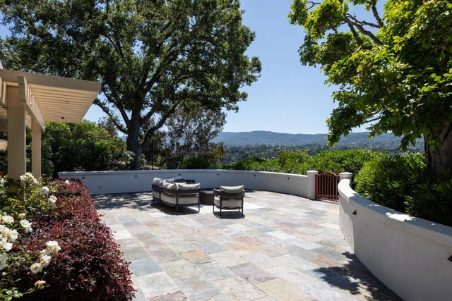13057 La Cresta Drive, Los Altos Hills, CA 94022