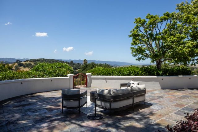 13057 La Cresta Drive, Los Altos Hills, CA 94022