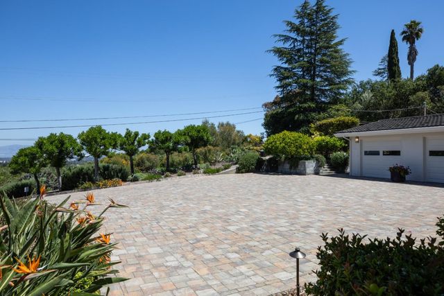 13057 La Cresta Drive, Los Altos Hills, CA 94022