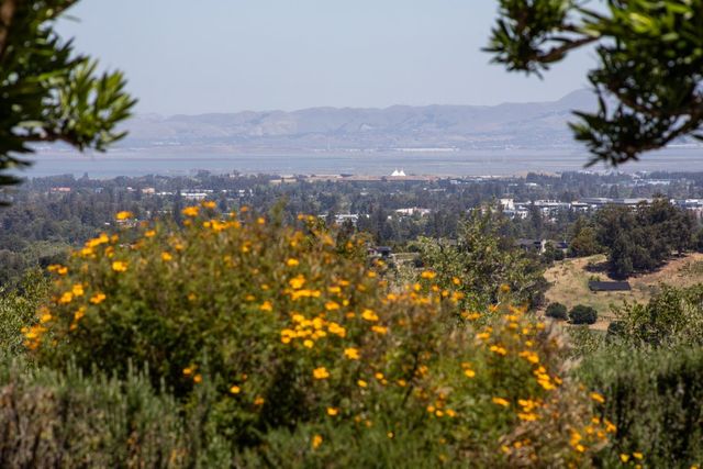 13057 La Cresta Drive, Los Altos Hills, CA 94022