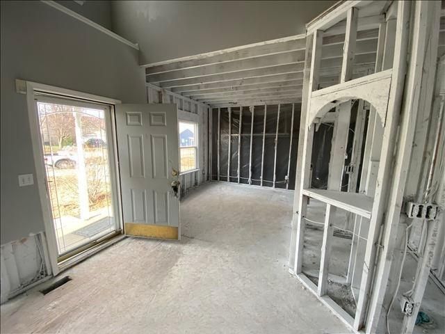 8547 N Robinhood Avenue, Kansas City, MO 64154