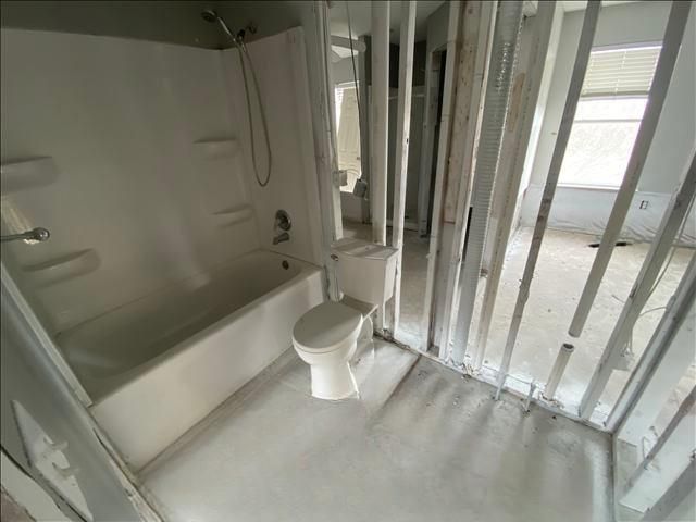 8547 N Robinhood Avenue, Kansas City, MO 64154