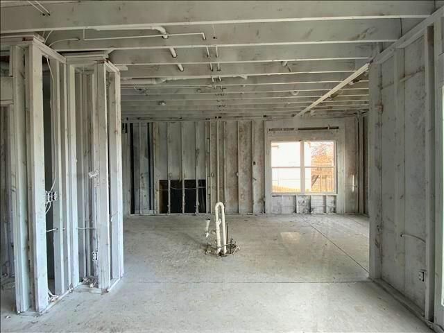 8547 N Robinhood Avenue, Kansas City, MO 64154