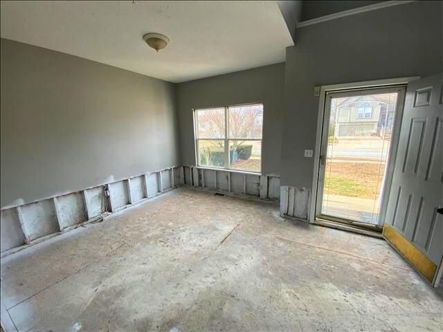 8547 N Robinhood Avenue, Kansas City, MO 64154