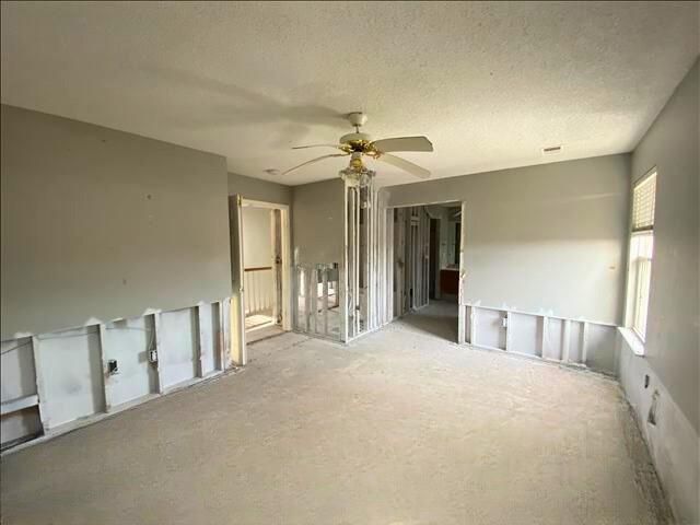 8547 N Robinhood Avenue, Kansas City, MO 64154