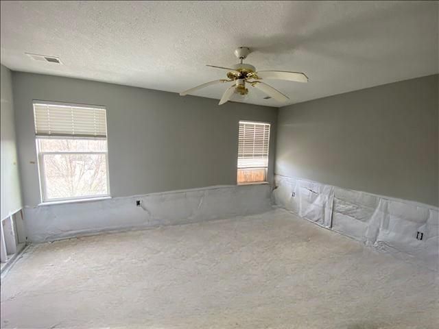 8547 N Robinhood Avenue, Kansas City, MO 64154