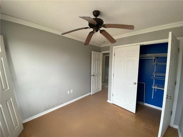 8547 N Robinhood Avenue, Kansas City, MO 64154