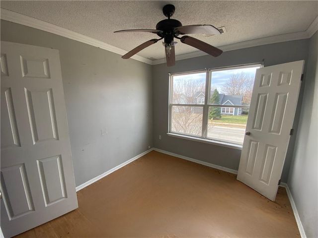 8547 N Robinhood Avenue, Kansas City, MO 64154