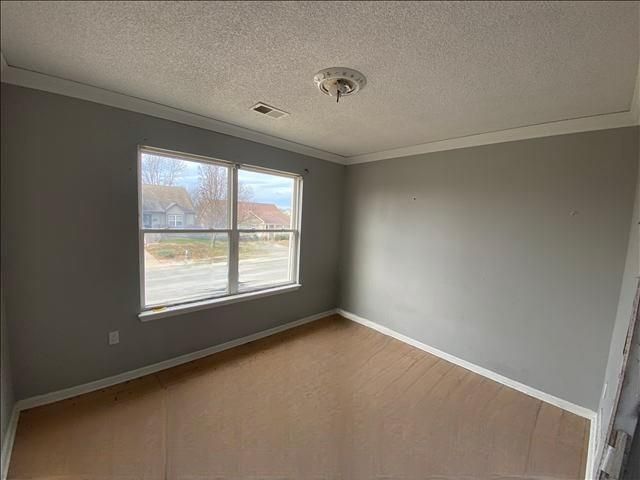 8547 N Robinhood Avenue, Kansas City, MO 64154