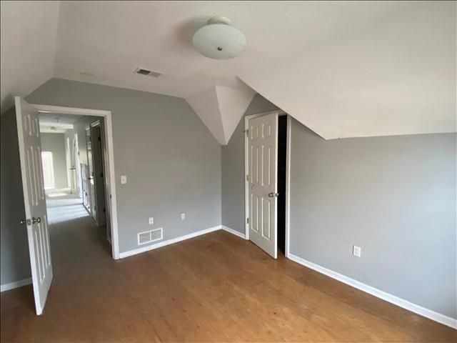 8547 N Robinhood Avenue, Kansas City, MO 64154